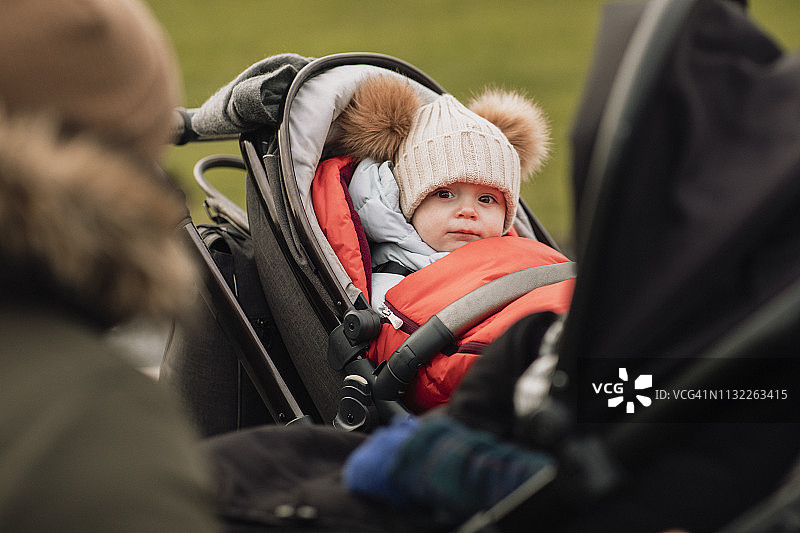 祝贺朋友喜得贵子图片素材