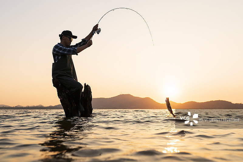 人钓鱼图片素材