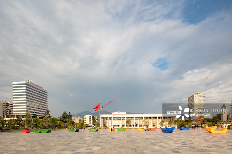 2018年阿尔巴尼亚地拉那斯坎德培广场文化宫和国际酒店图片素材