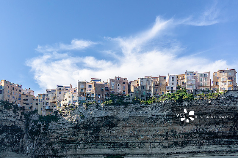 建在悬崖上的科西嘉岛博尼法乔房屋图片素材