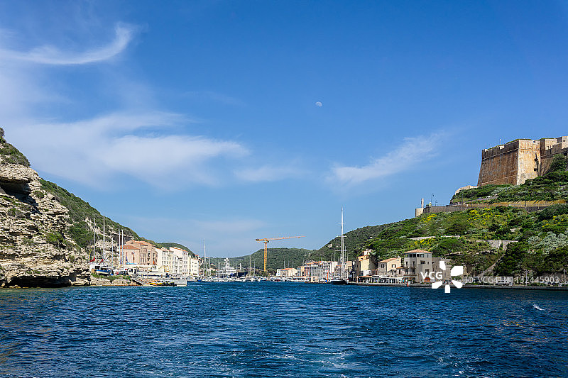 科西嘉岛奥斯特里科尼海滩与美丽泻湖的景色图片素材