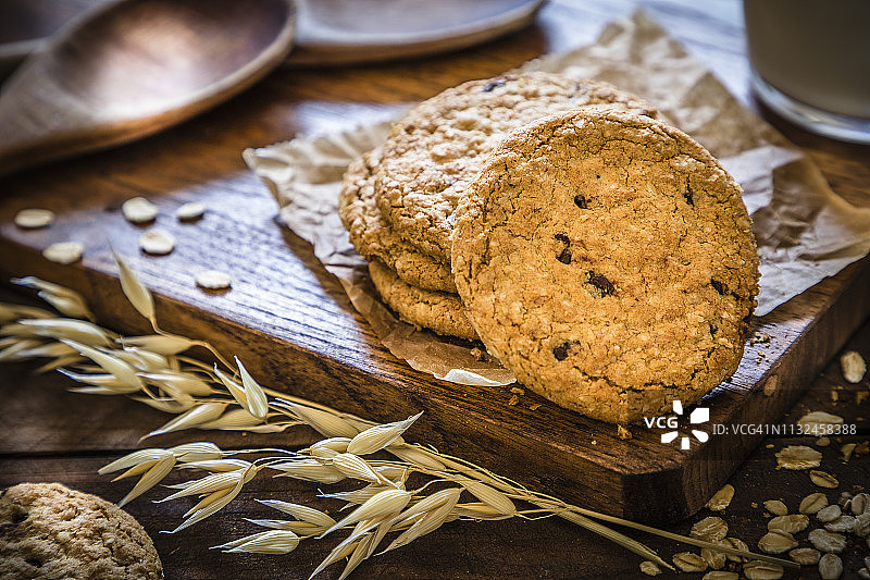 自制巧克力燕麦饼干图片素材
