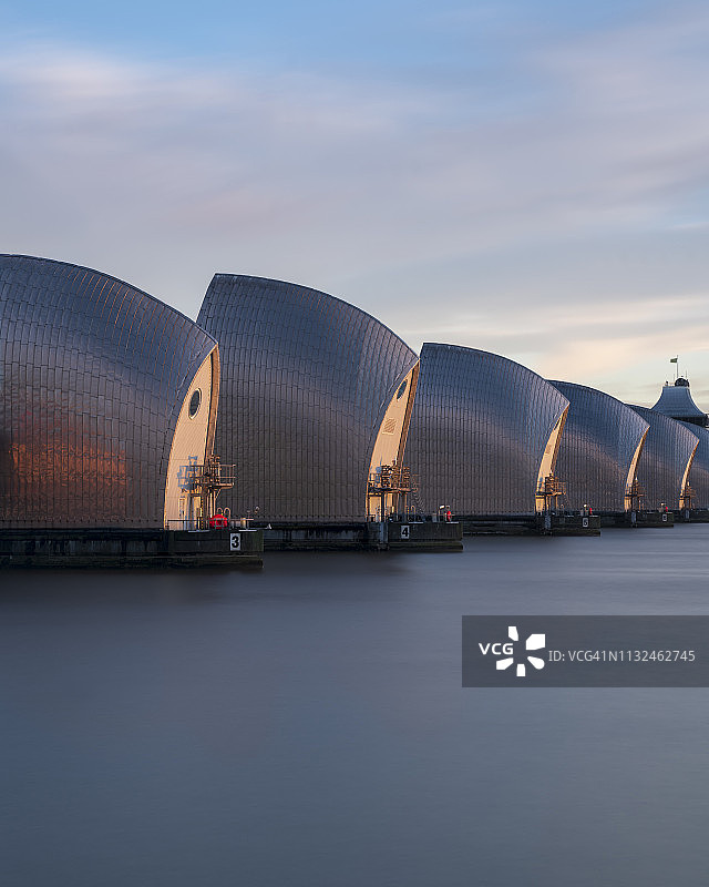 泰晤士河水闸图片素材