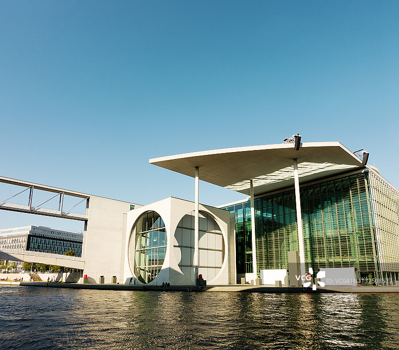 德国柏林新政府区的玛丽-伊丽莎白-吕德斯大厦图片素材