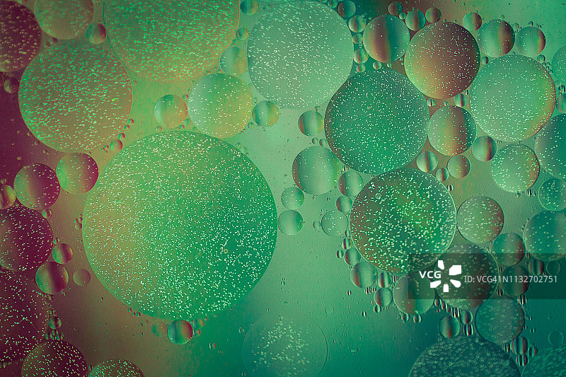 宏观油和水多色抽象背景图片素材