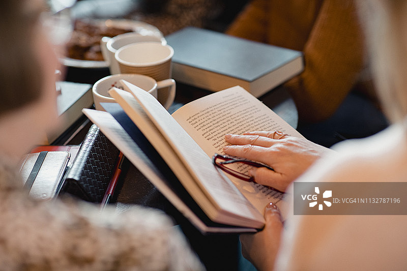 读书会阅读图片素材