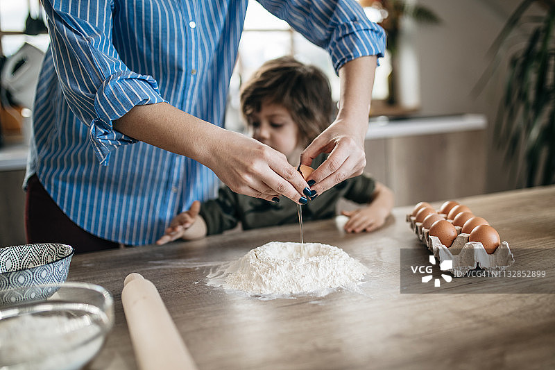 一起准备面团图片素材
