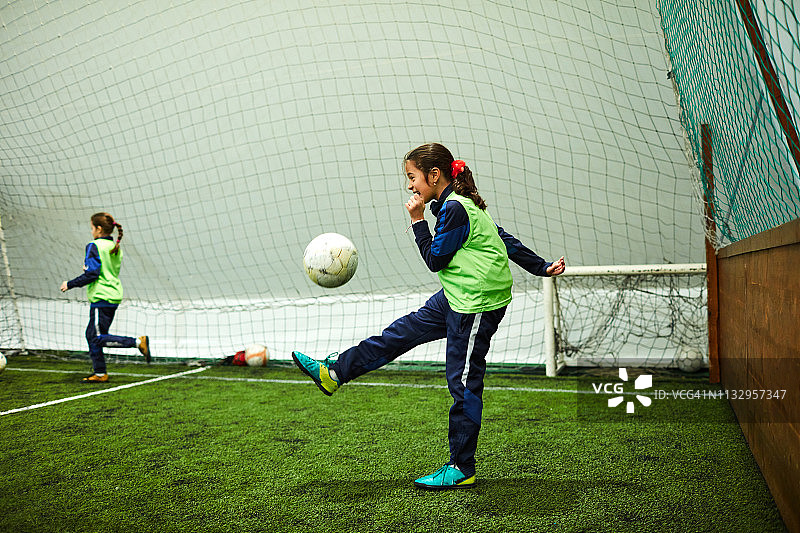 儿童足球图片素材