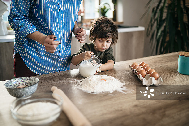 母子烘焙饼干图片素材