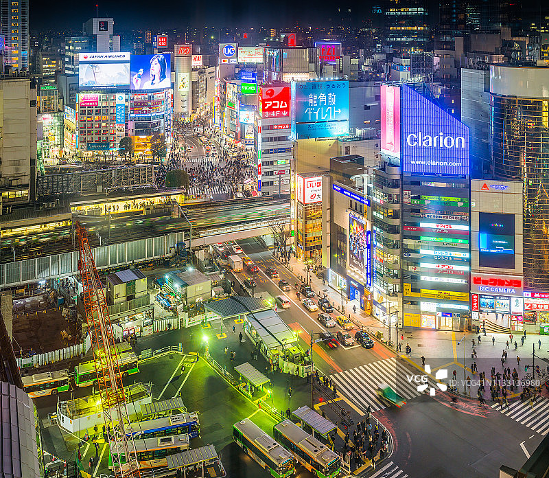 东京涩谷十字路口未来霓虹夜景航拍图片素材