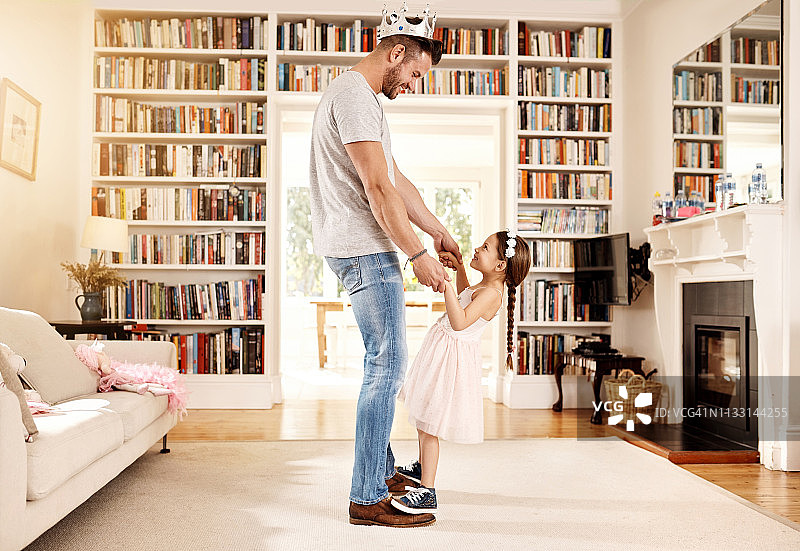 总是充满乐趣的两个人图片素材