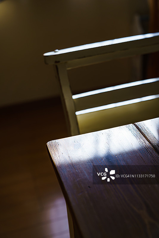 木质餐桌椅图片素材