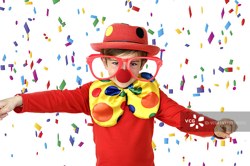 开心小丑与五彩纸屑图片素材