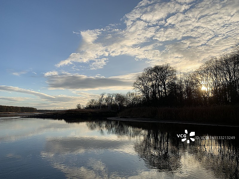 德国勃兰登堡法兰克福奥德河畔齐根韦德岛的日落图片素材