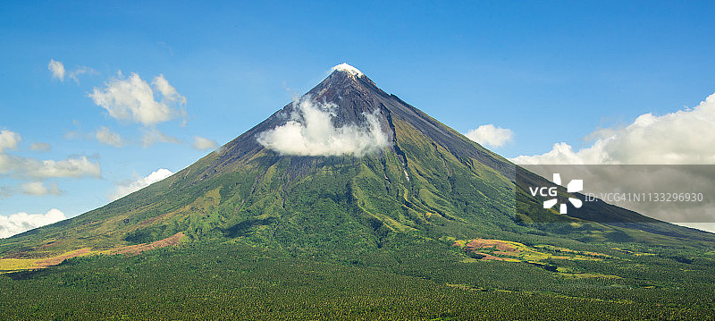 菲律宾阿尔拜省的马荣火山图片素材