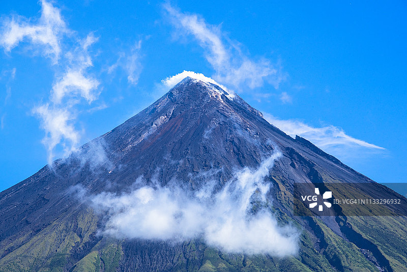菲律宾阿尔拜省的马荣火山图片素材