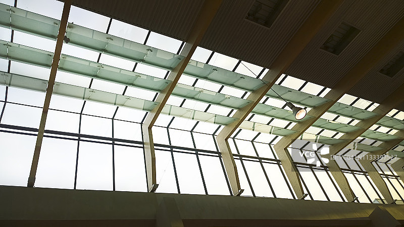 商业建筑中的灯光图片素材