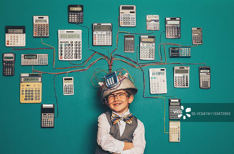 拥有杰出发明的年轻书呆子图片素材