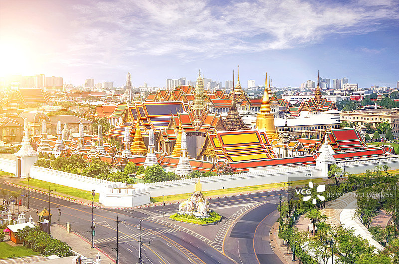 泰国曼谷玉佛寺景观。玉佛寺是泰国最受欢迎的旅游目的地之一。著名的旅游景点，建于1782年图片素材