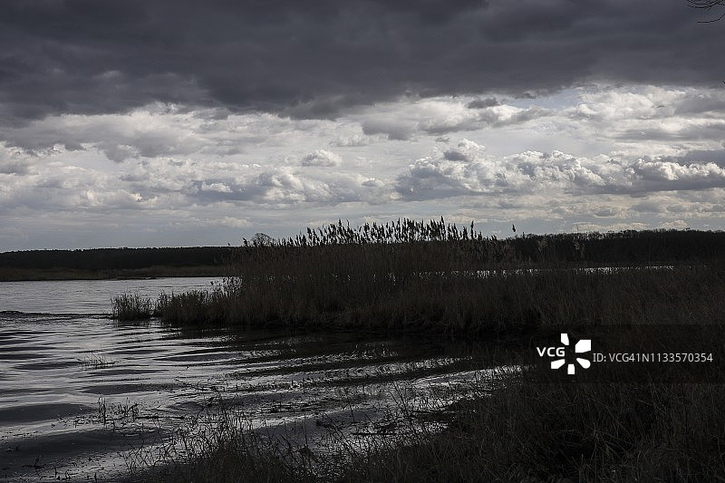齐根沃尔德岛的海岸与壮观的云彩图片素材