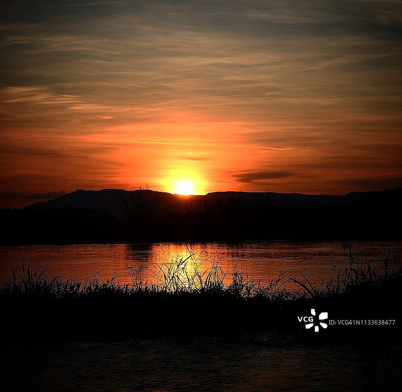 赞比西河下游的日落图片素材