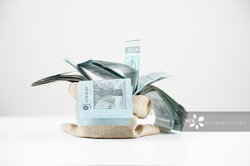 麻袋里的马来西亚林吉特图片素材