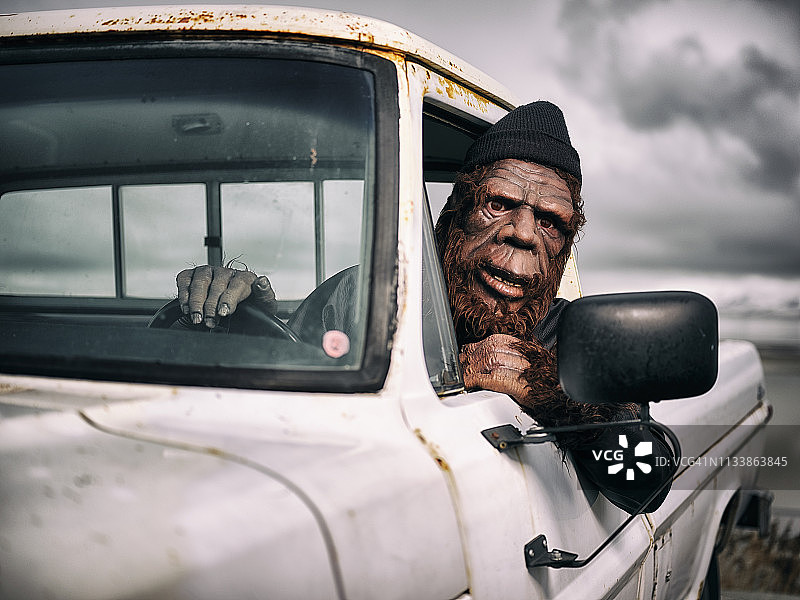 大脚怪卡车司机图片素材