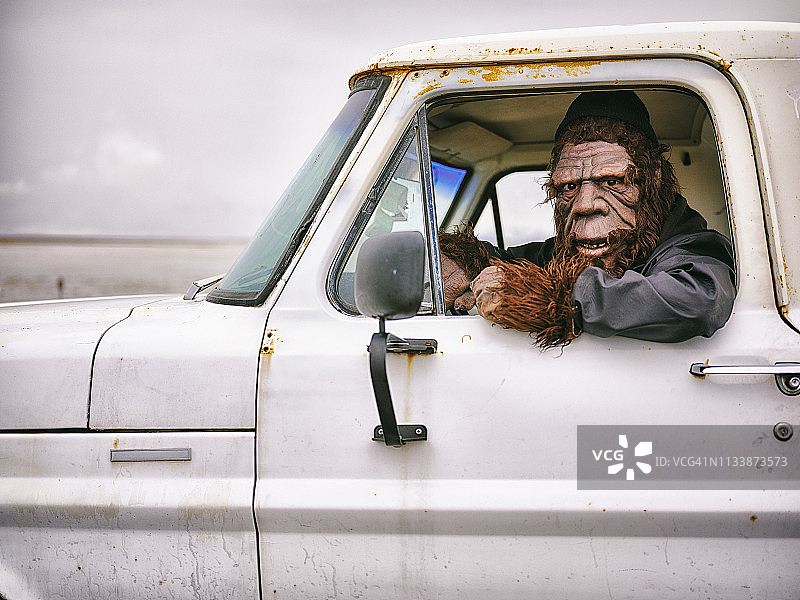 大脚怪卡车司机图片素材