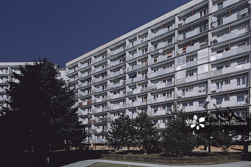 公寓和树木图片素材