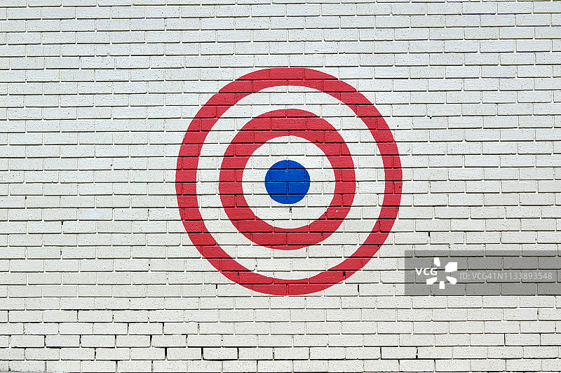 砖墙上的目标标志图片素材