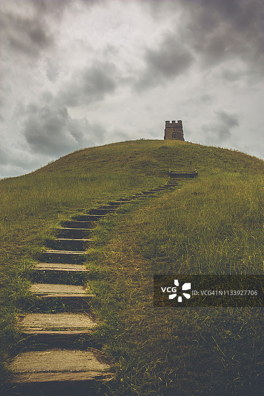 格拉斯顿伯里山上的圣迈克尔塔图片素材