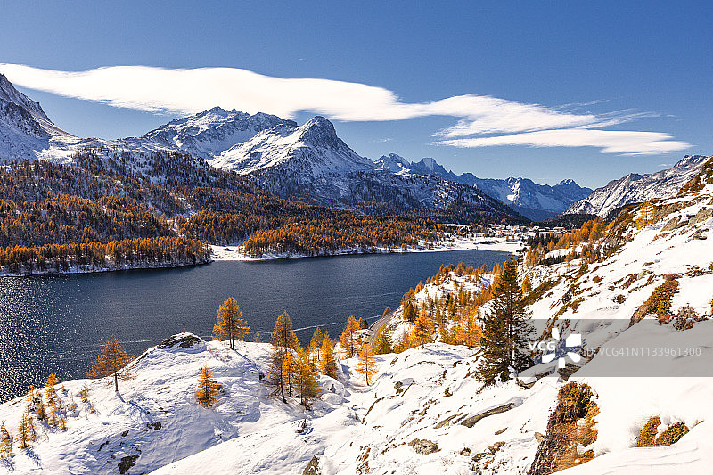 瑞士恩嘎丁秋季锡尔斯湖风光图片素材