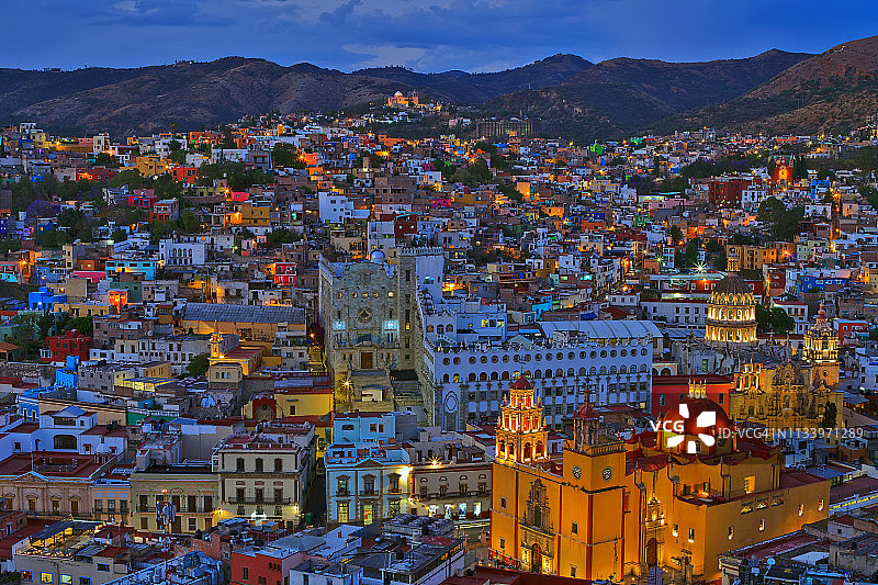 从皮皮拉纪念碑看到的墨西哥瓜纳华托的暮光景色图片素材