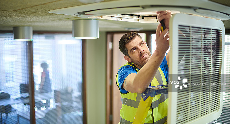 空调工程师图片素材