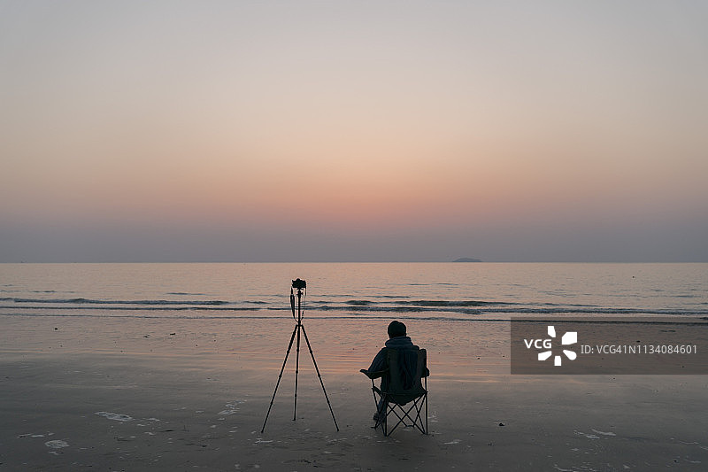 摄影师的背影图片素材