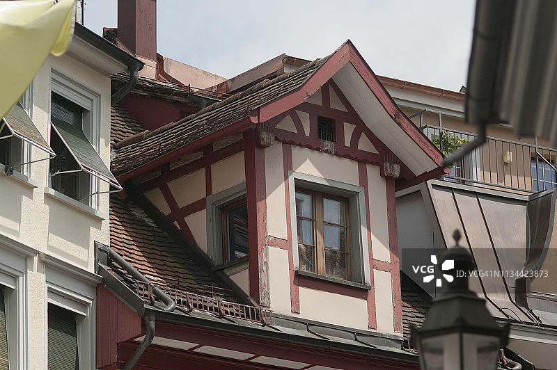 欧洲，瑞士，圣加仑：带有手绘窗户的老建筑景观图片素材