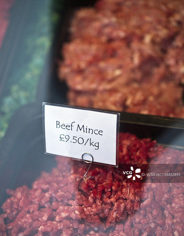 欧洲英国伦敦：2013年肉店橱窗里出售的英国牛肉，每公斤9.50英镑（10.50欧元/11美元）。即使存在疯牛病风险，需求也未受到影响图片素材