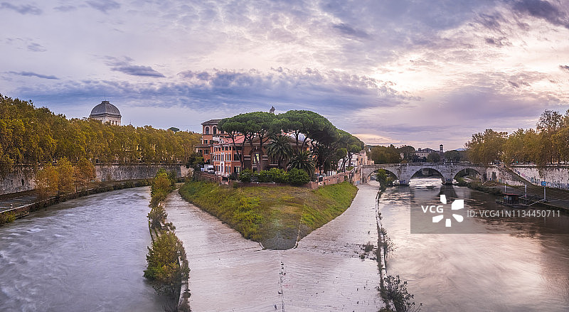 意大利罗马台伯岛和切斯蒂奥桥全景图片素材