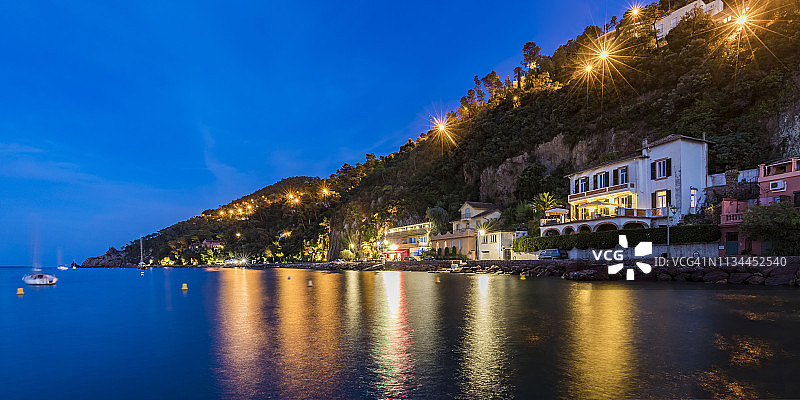 法国普罗旺斯-阿尔卑斯-蓝色海岸泰乌勒滨海傍晚海滨长廊图片素材