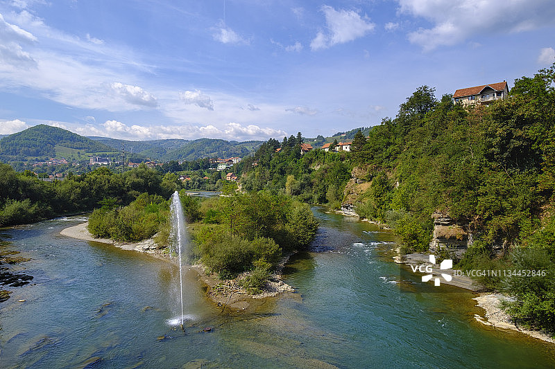 黑山比耶洛波列利姆河和喷泉图片素材