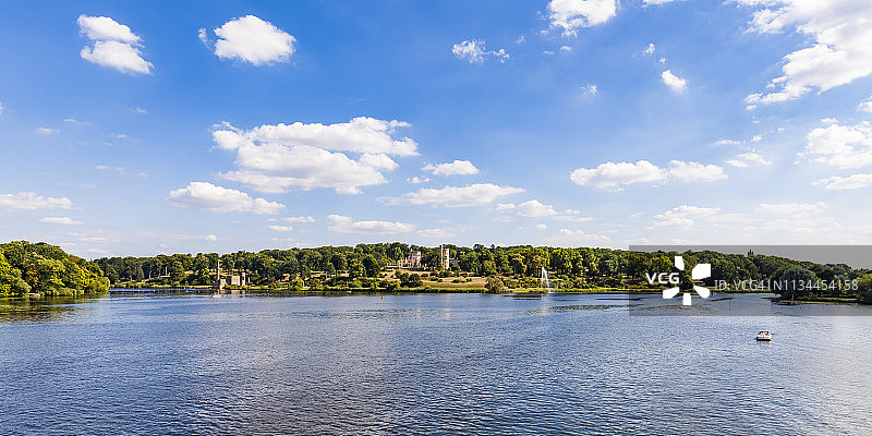 德国勃兰登堡巴贝尔斯贝格公园和城堡景观图片素材