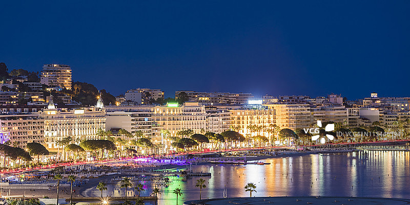 法国普罗旺斯-阿尔卑斯-蓝色海岸戛纳：克鲁瓦塞特，傍晚的克鲁瓦塞特大道图片素材