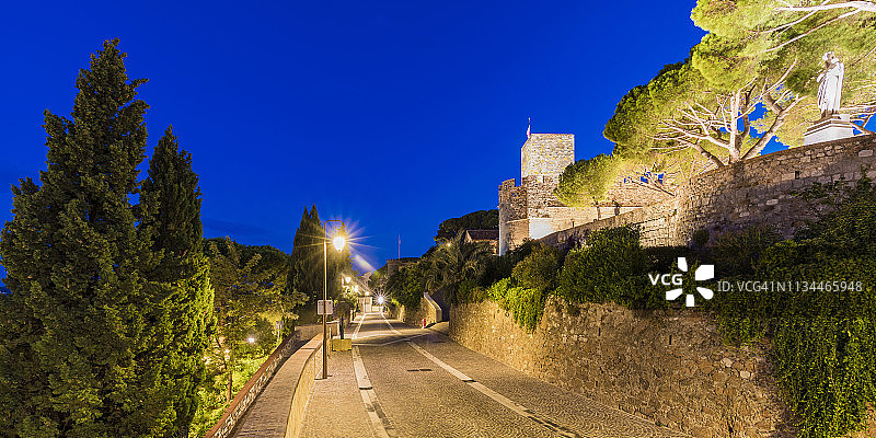 法国戛纳Le Suquet老城区Mont-Chevalier城堡遗址和Castre博物馆图片素材