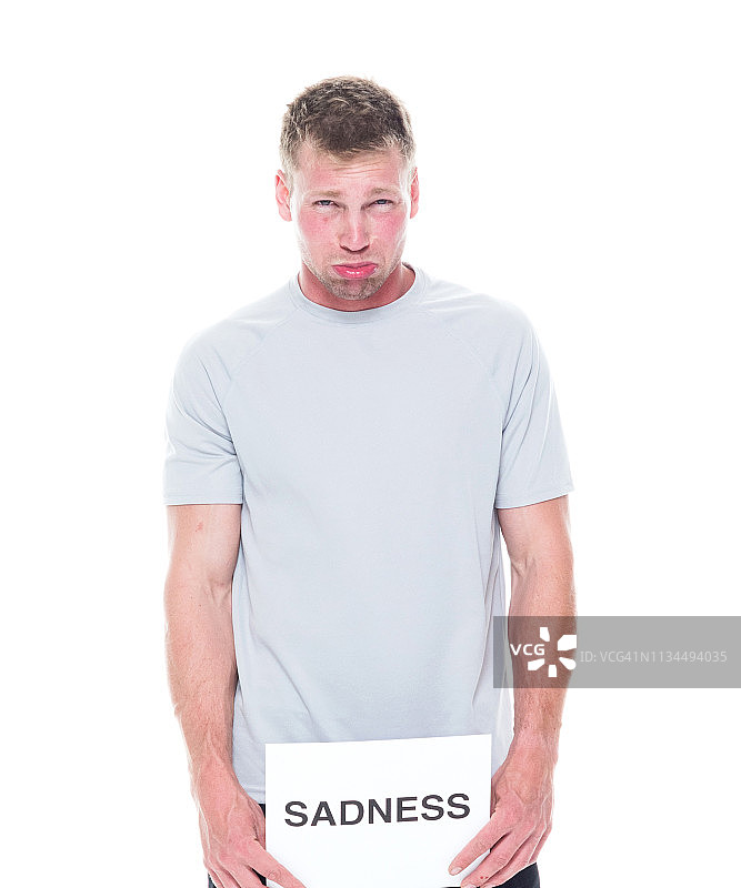 穿着运动服饰的悲伤男人图片素材