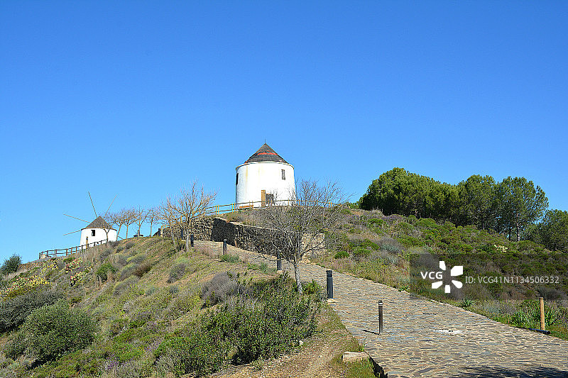 瓜迪亚纳河畔桑卢卡风车图片素材