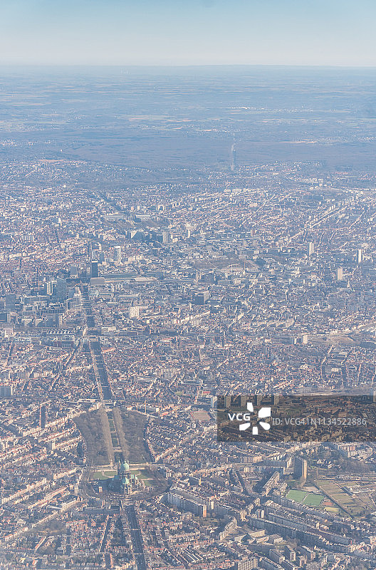 布鲁塞尔航拍，前景为库克尔贝格圣殿图片素材