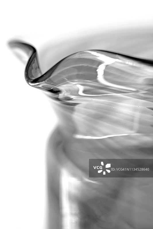 玻璃罐的边缘和单色唇缘，白色背景图片素材