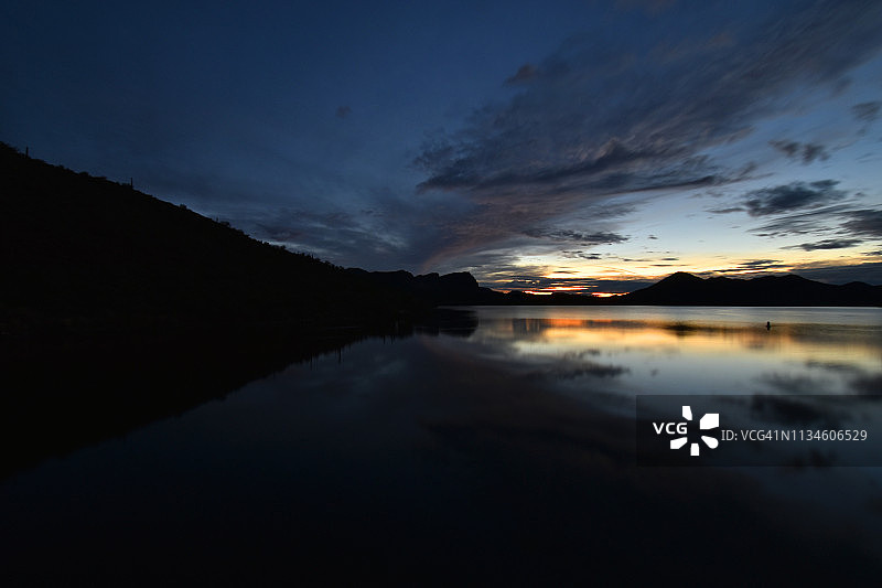 通托国家森林公园 - 仙人掌湖宁静多云的一天图片素材