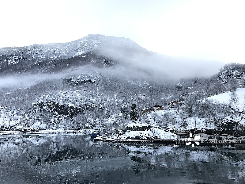 纳柔依峡湾的冬季图片素材