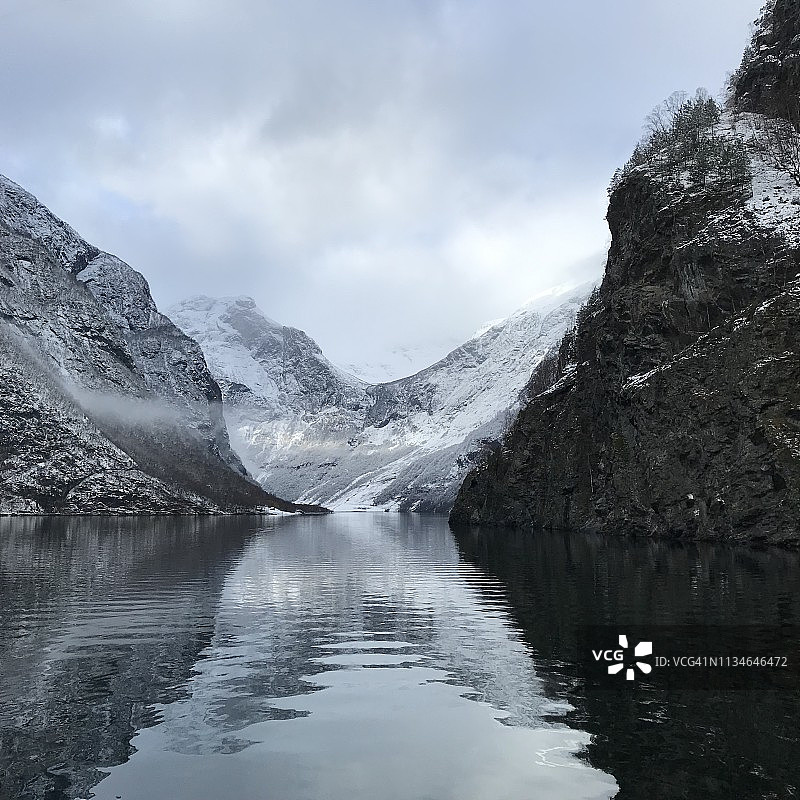 纳柔依峡湾的冬季图片素材
